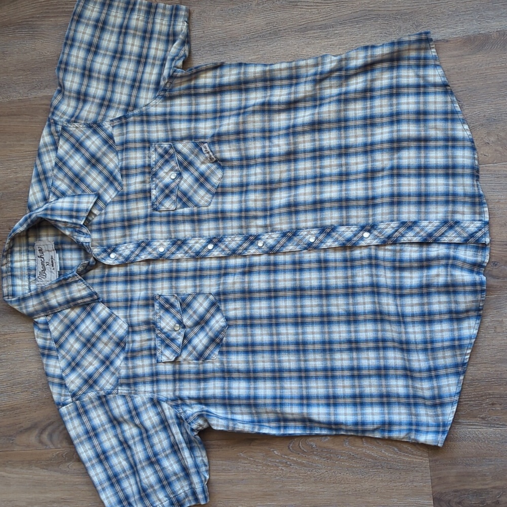 Wrangler Rancher Blue Plaid Short Sleeve Shirt With Pearl Snap Button Closure